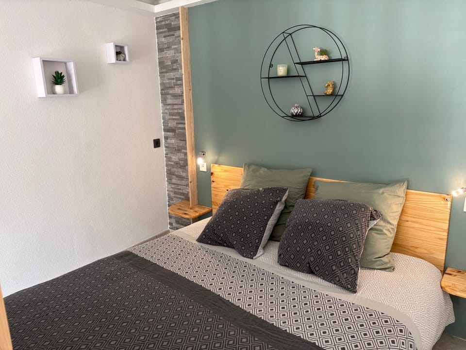 Bed, Bedroom