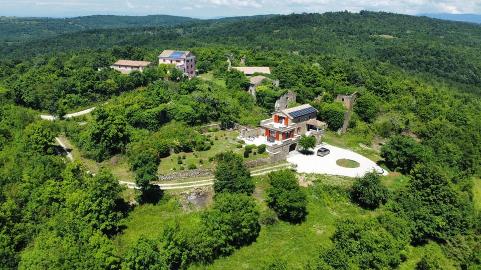 Property building, Day, Bird's eye view, Mountain view