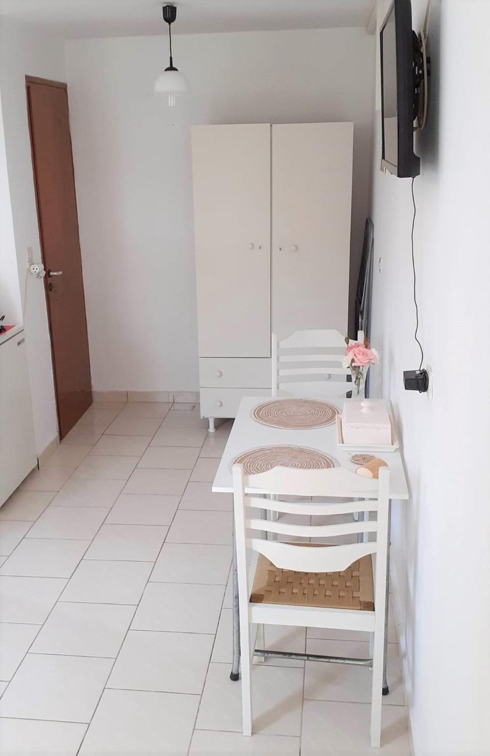TV and multimedia, Dining area
