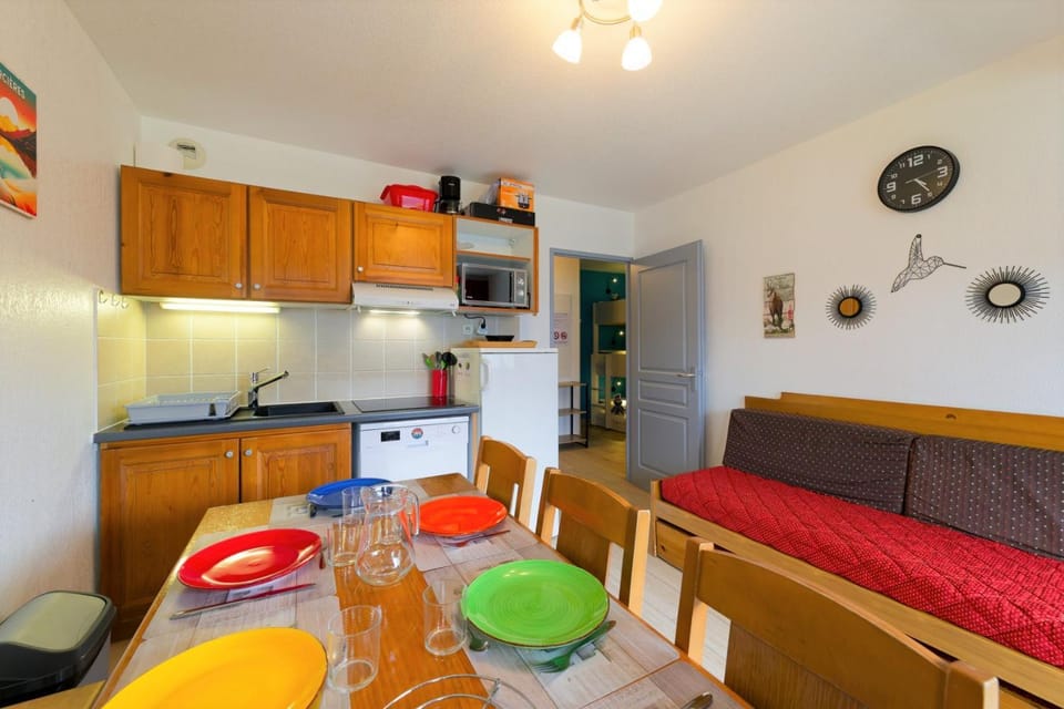 Kitchen or kitchenette, Living room, Seating area, Dining area, stove, kitchen, kitchen