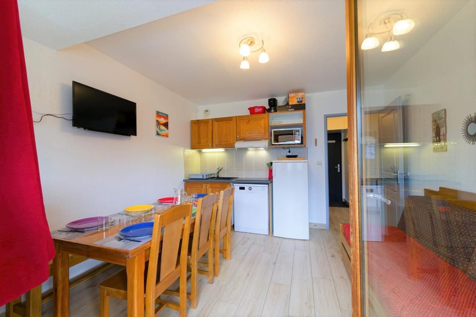 TV and multimedia, Kitchen or kitchenette, Living room, kitchen