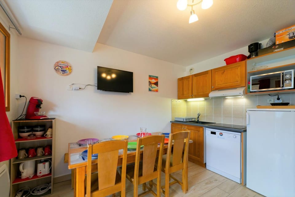 TV and multimedia, Kitchen or kitchenette, Living room, Dining area, dishwasher, stove, toaster