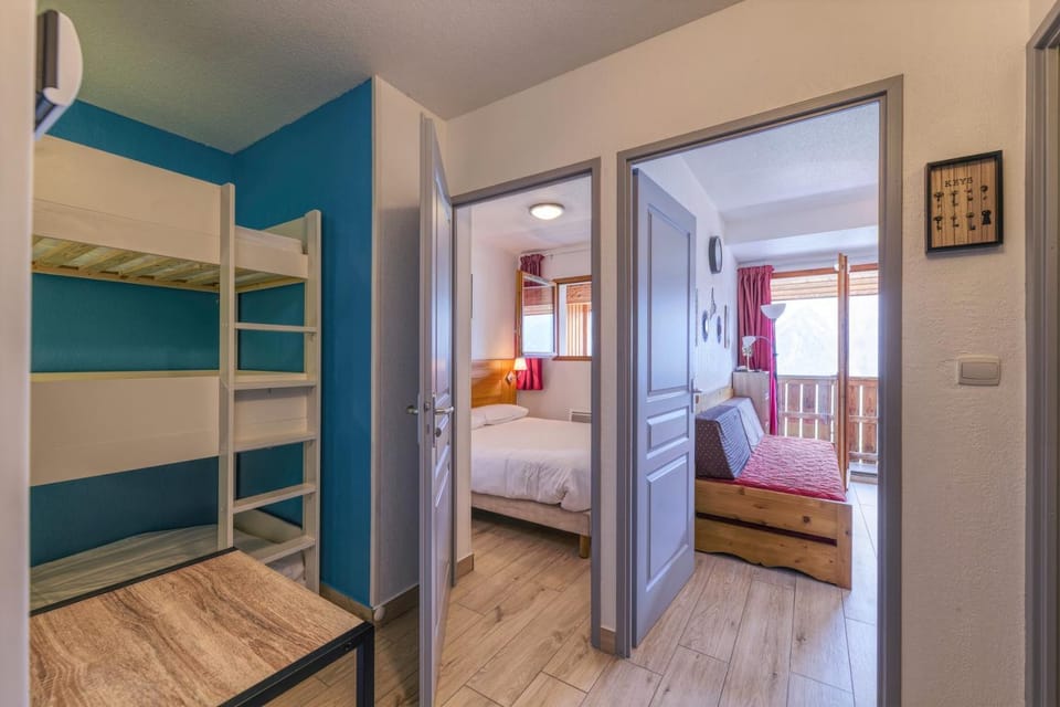Bed, Living room, Photo of the whole room, Bedroom, bunk bed