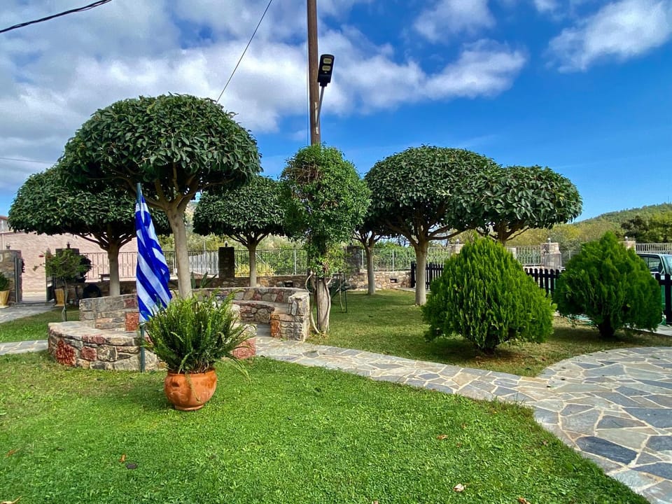 Property building, Patio, Day, Natural landscape, Garden, Garden view, Mountain view
