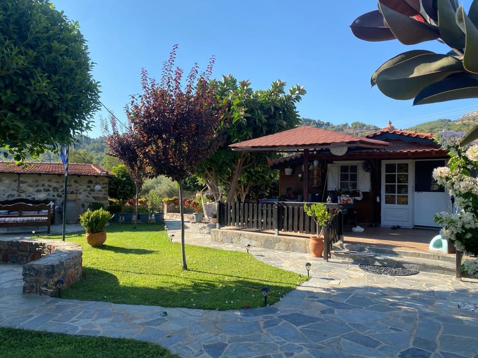 A wooden house in Kardamyla House in Decentralized Administration of the Aegean