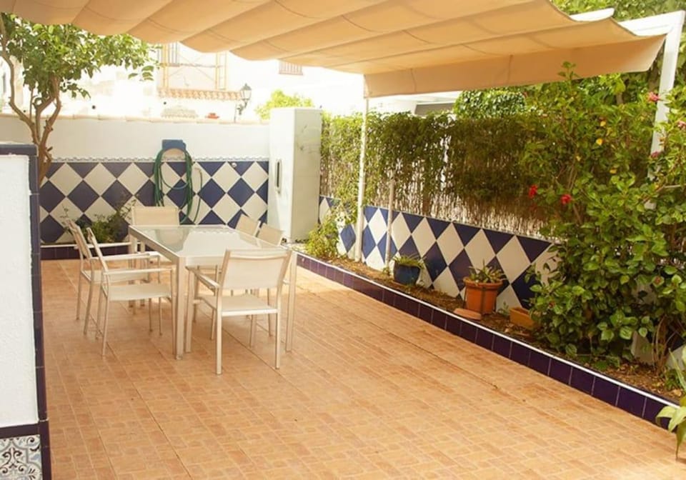 Patio, Day, Garden, View (from property/room), Balcony/Terrace, Dining area, Garden view