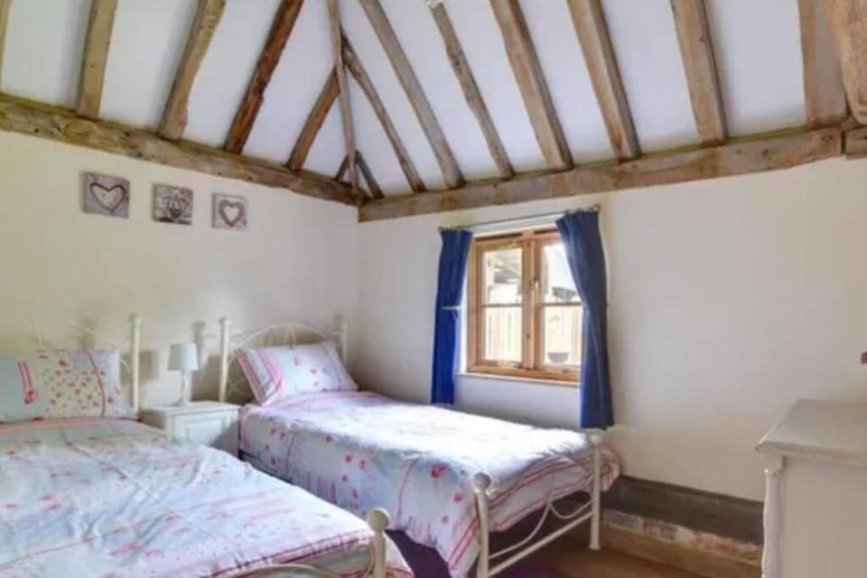 Charming picturesque cottage - nr Tenterden & Rye, pets welcomed House in Rother District