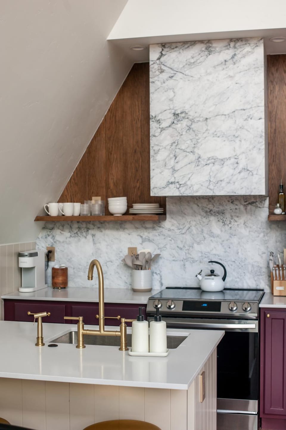 Coffee/tea facilities, Kitchen or kitchenette, Decorative detail, stove