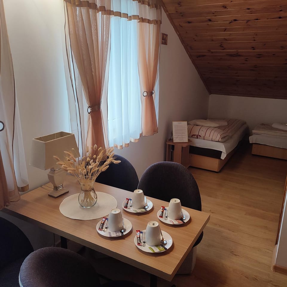 Coffee/tea facilities, towels, wardrobe