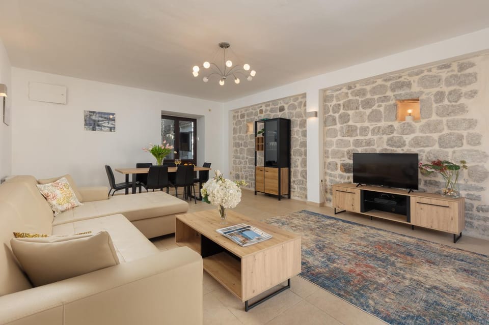 M&M Bay Haven Apartment in Muo