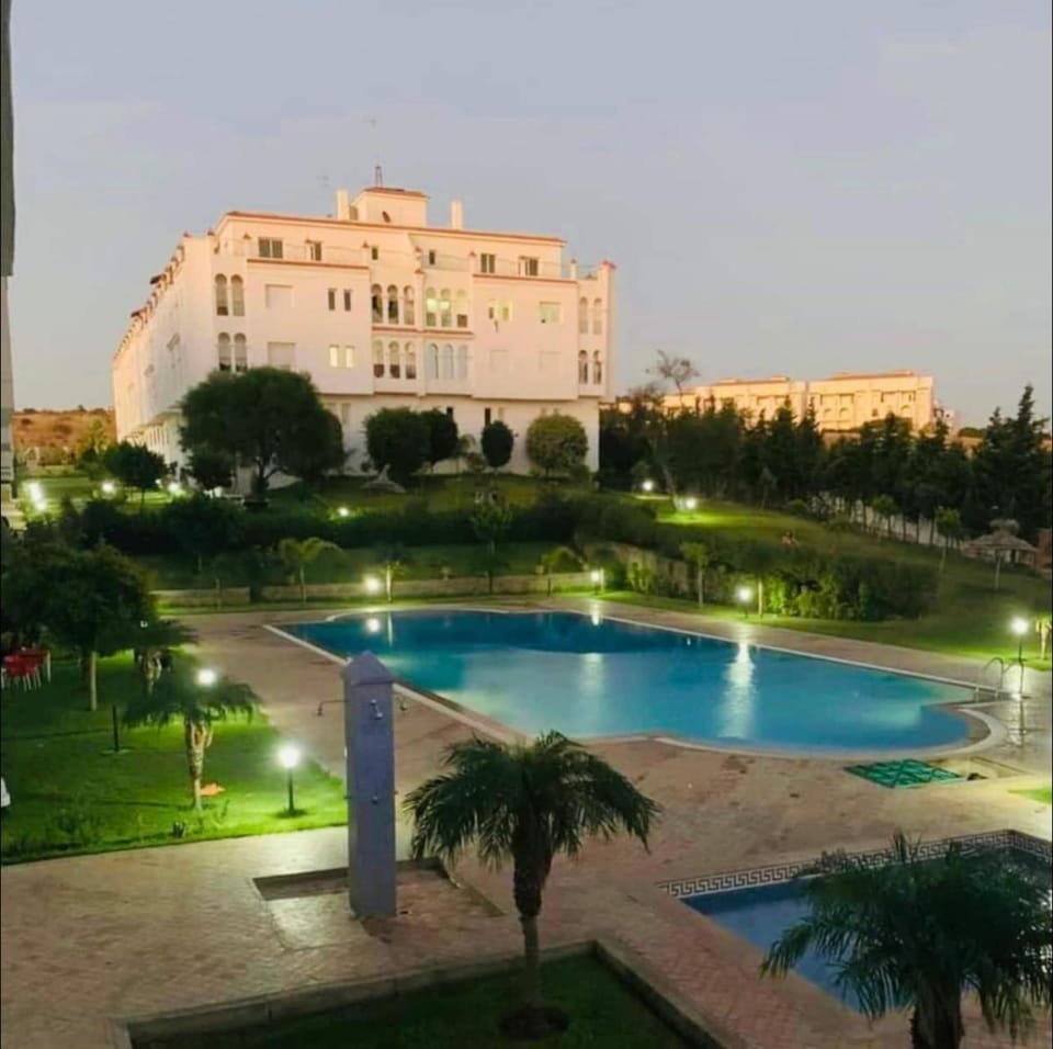 Appartement de vacances piscines et plage Apartment in Tangier
