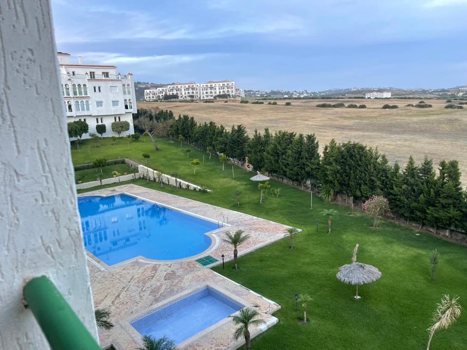 Appartement de vacances piscines et plage Apartment in Tangier