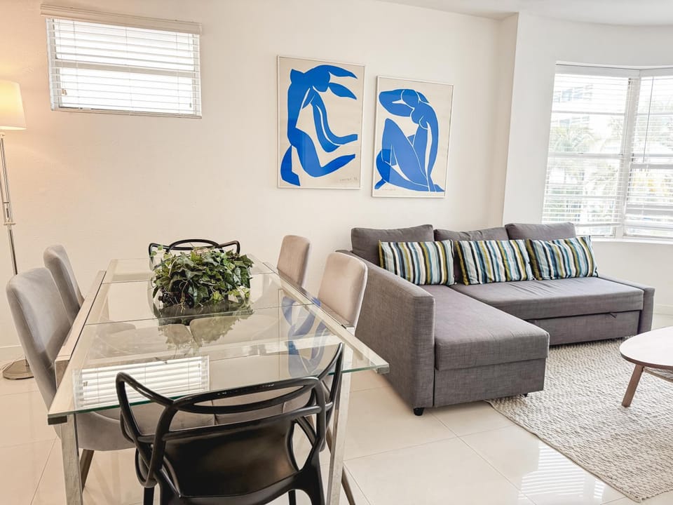 2 BEDROOM ON THE BEACH ! Apartment in Miami Beach