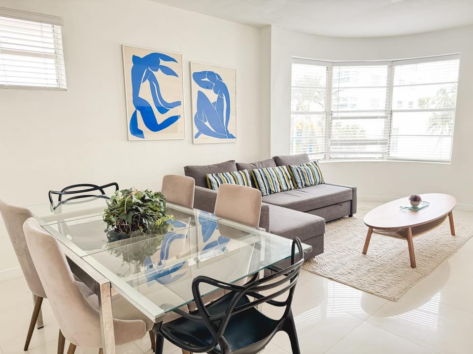 2 BEDROOM ON THE BEACH ! Apartment in Miami Beach