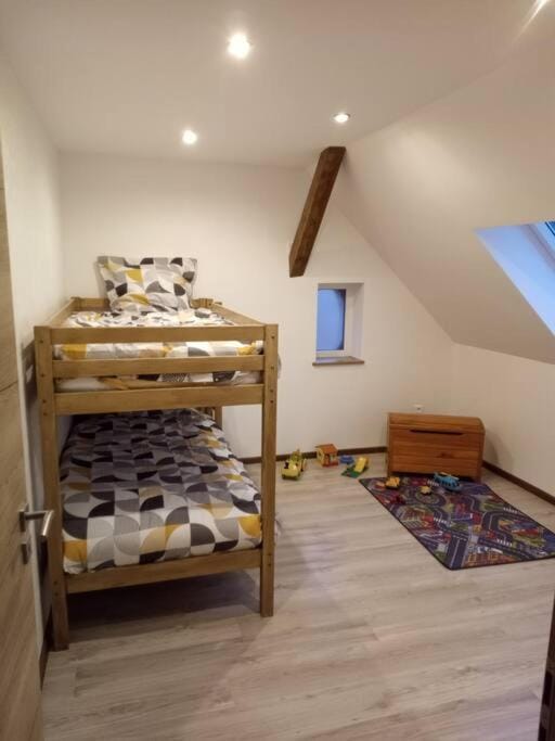 Bedroom, bunk bed