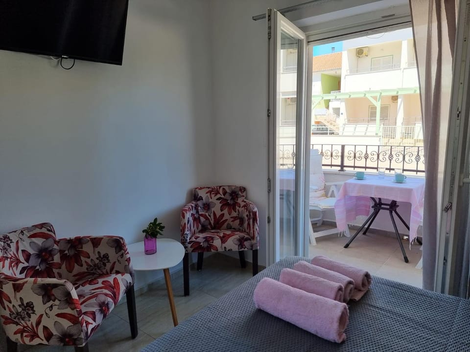 TV and multimedia, Balcony/Terrace, Seating area