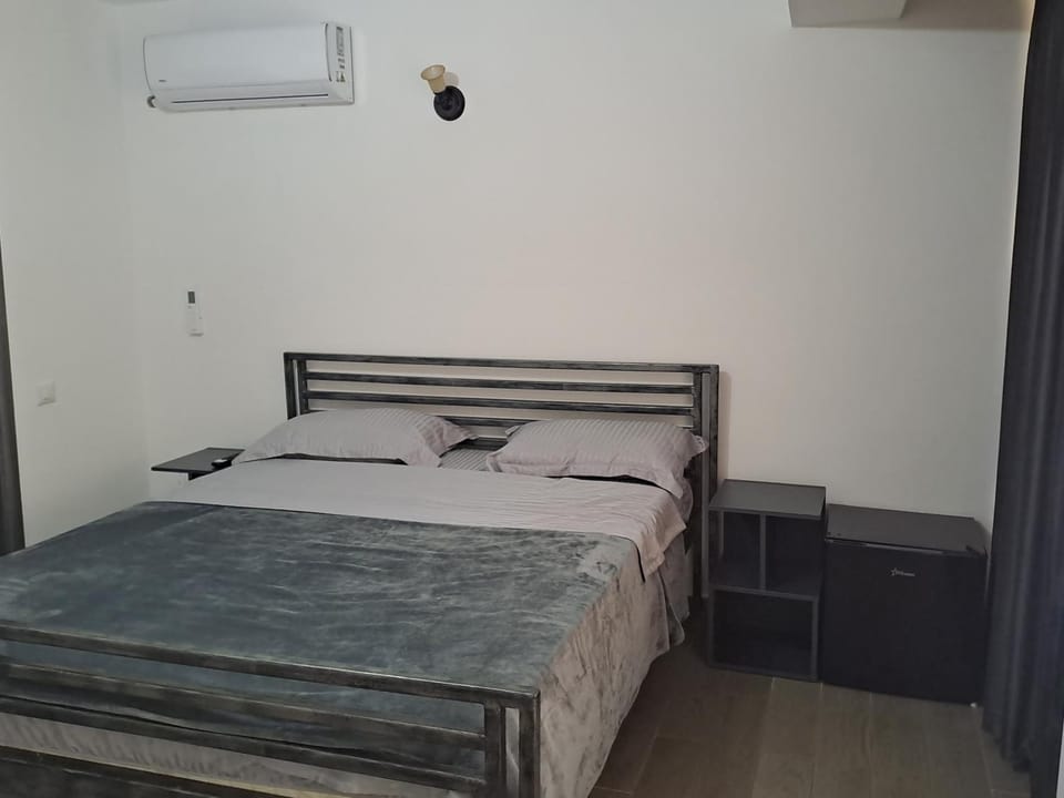 Bedroom, air conditioner