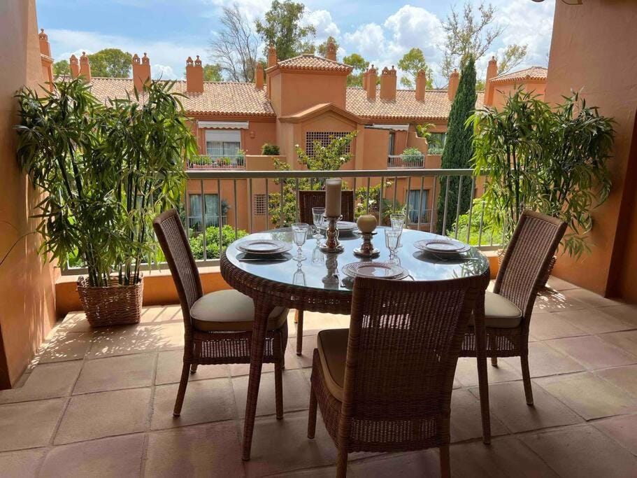 View (from property/room), Balcony/Terrace, Dining area, Garden view