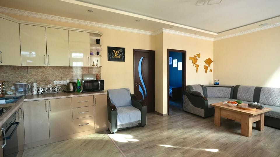 Kitchen or kitchenette, Living room, Seating area, Bedroom, bunk bed, microwave, oven, kitchen, kitchen