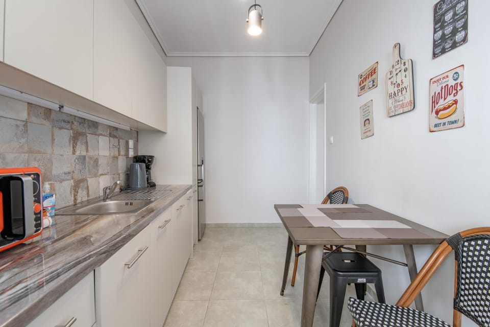 Coffee/tea facilities, Kitchen or kitchenette, minibar, kitchen