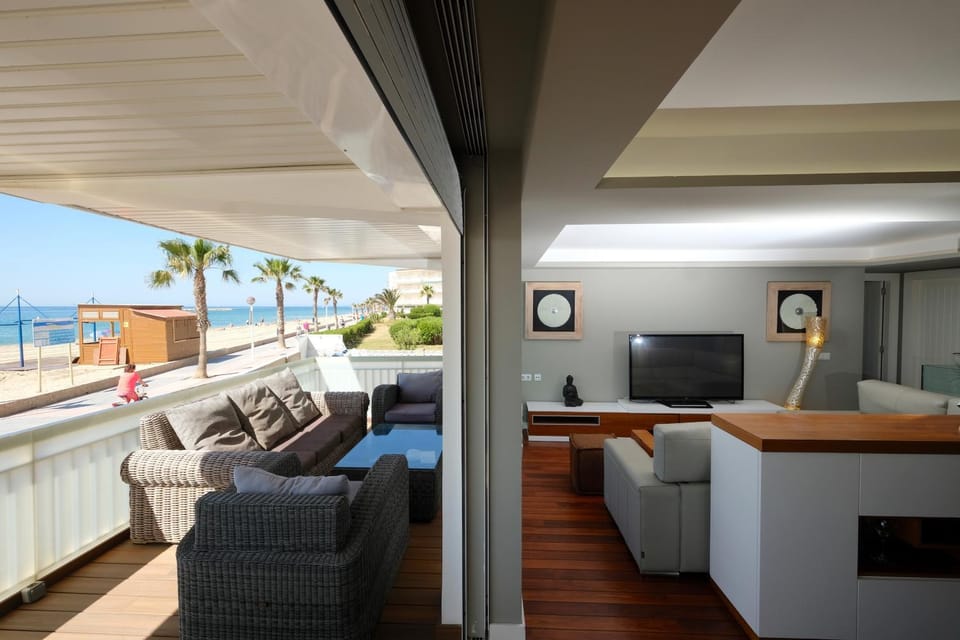 View (from property/room), Balcony/Terrace, Living room, Sea view