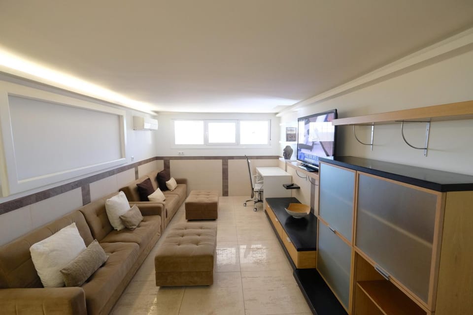 Communal lounge/ TV room, Living room
