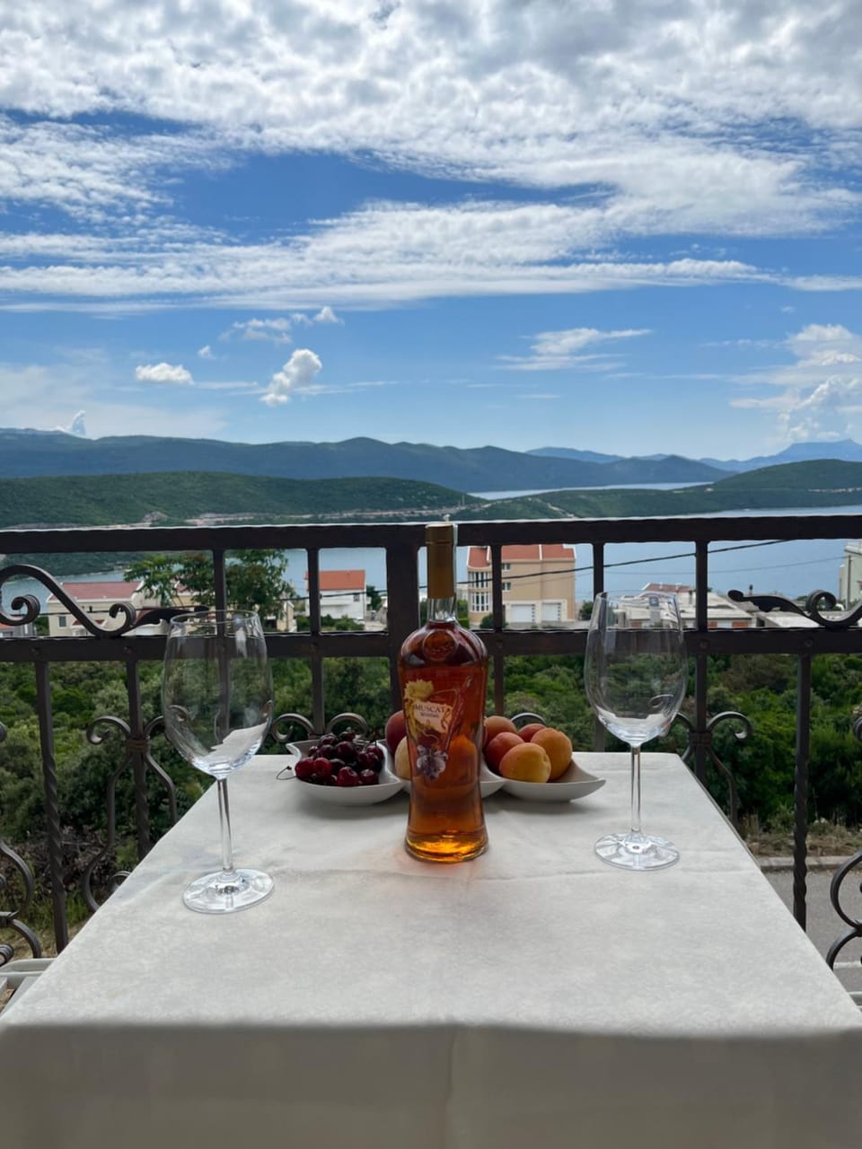 Day, Balcony/Terrace, Food, Sea view, Drinks, Alcoholic drinks