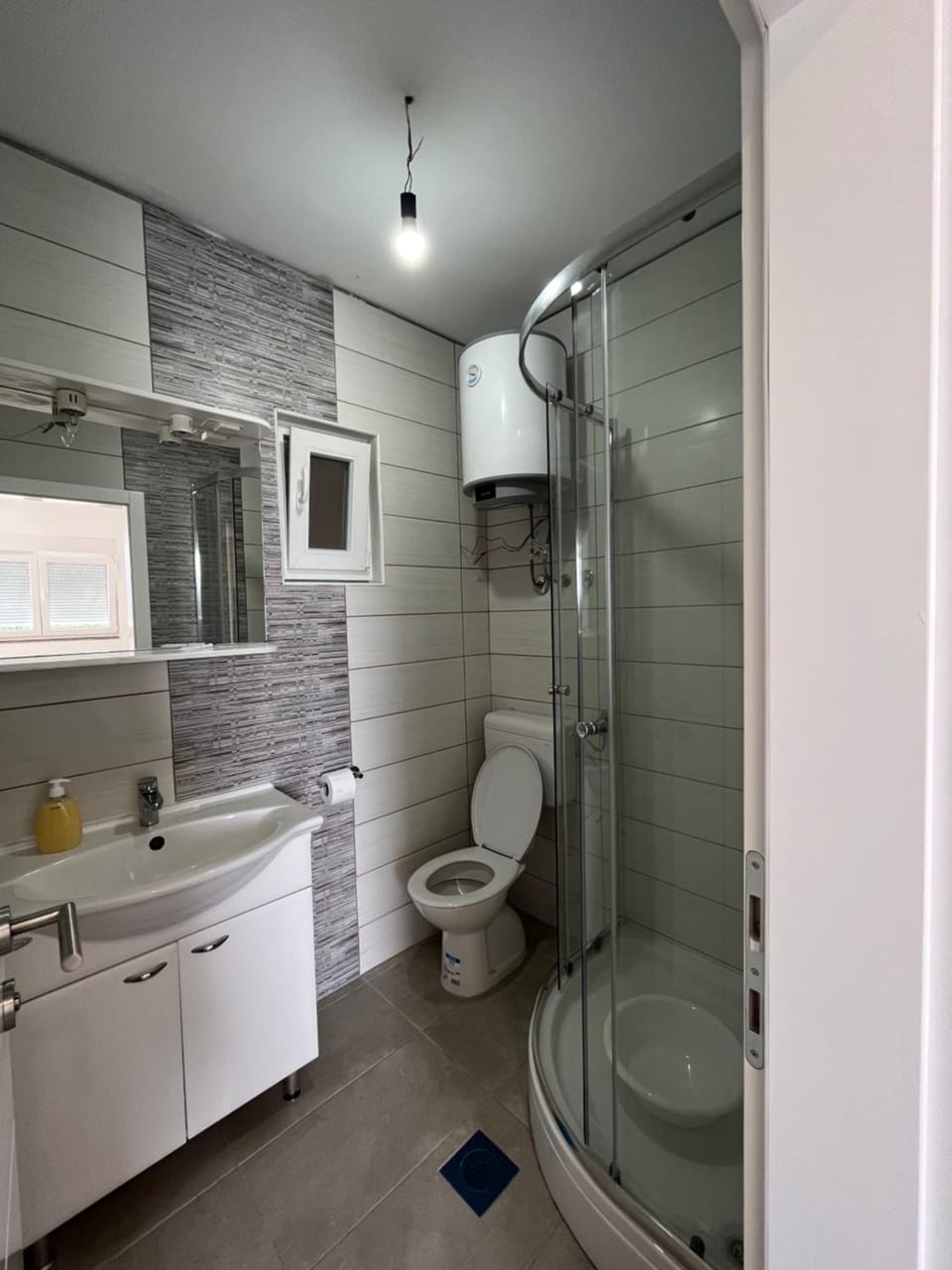 Shower, Toilet, Bathroom, Bath