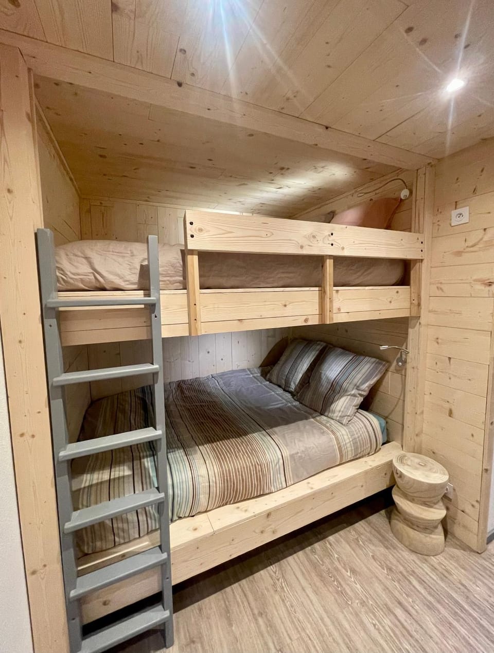 Bedroom, bunk bed