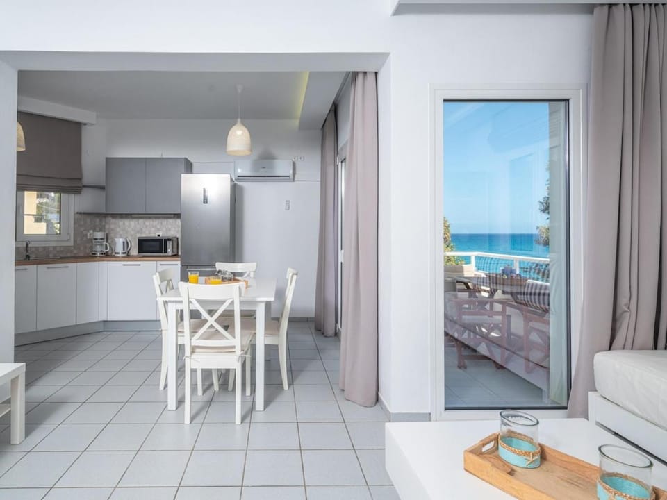 Renovated Maisonette By the Sea w/ Rooftop Terrace Apartment in Stalida