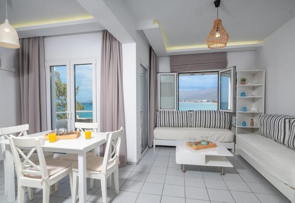 Renovated Maisonette By the Sea w/ Rooftop Terrace Apartment in Stalida