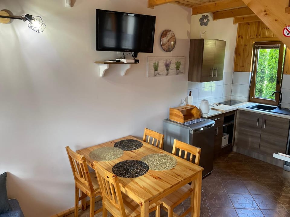 TV and multimedia, Kitchen or kitchenette, Living room, Seating area, Dining area, oven