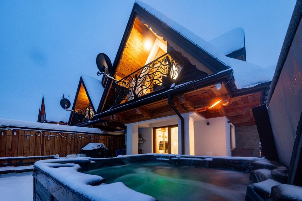 Garden, Hot Tub, Mountain view