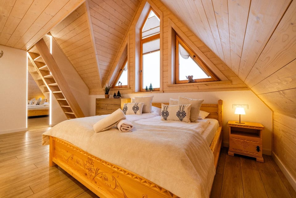 Bedroom, Mountain view