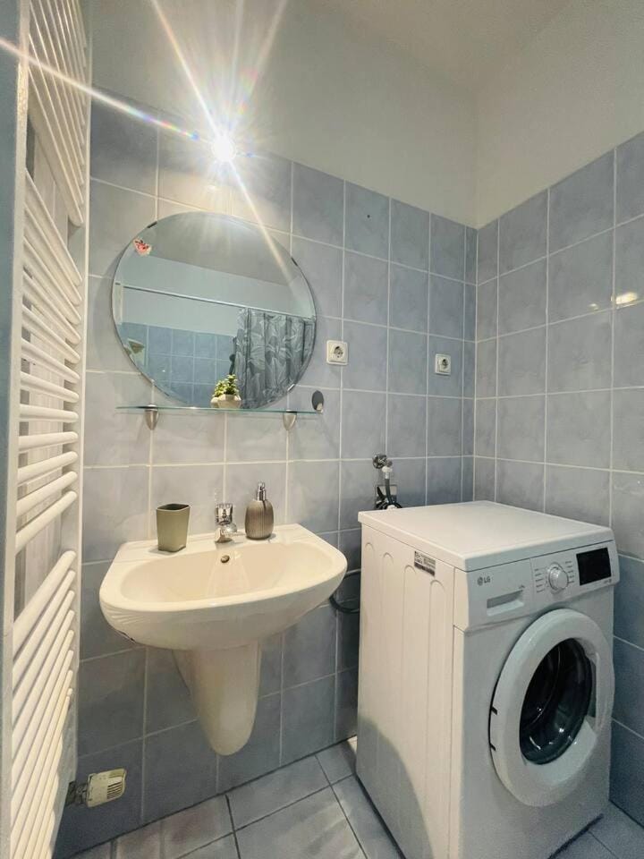 CENTRAL STUDIO CLOSE TO ANDRASSY AVENUE for 4 persons Apartment in Budapest