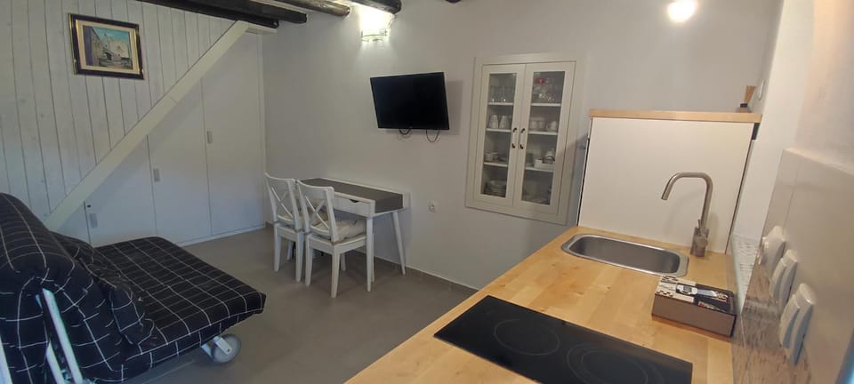 Kitchen or kitchenette, Living room, Dining area