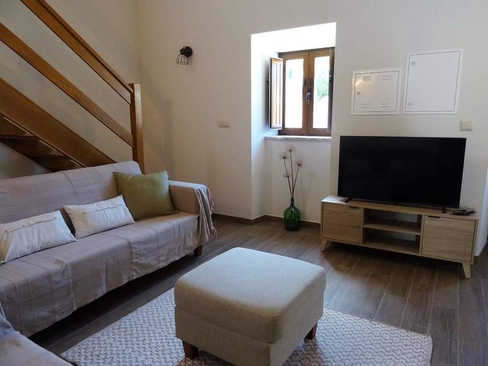 Communal lounge/ TV room, TV and multimedia, Living room