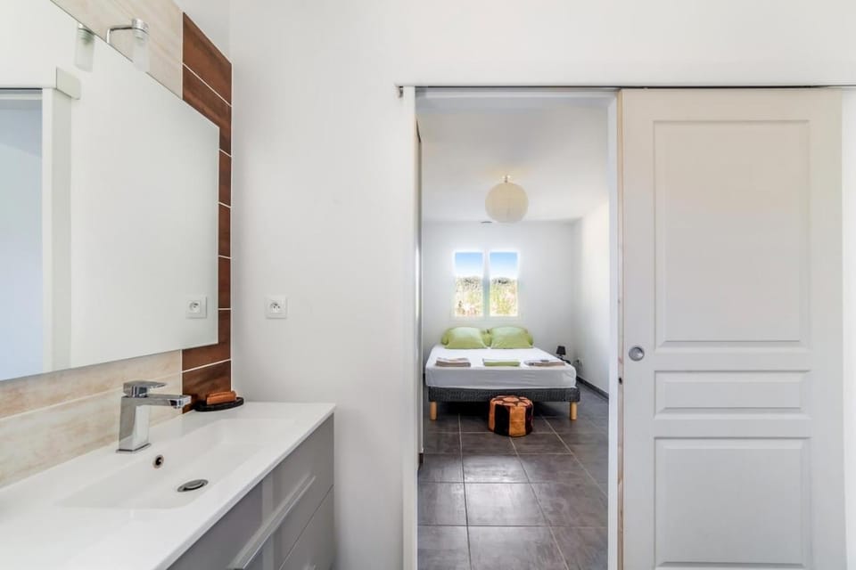 Le P'tit Gîte Gardéchois, piscine Ardèche - 12pers House in Auvergne-Rhône-Alpes