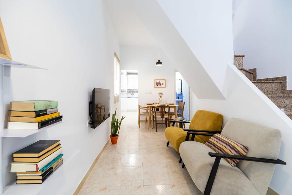Living room, Photo of the whole room, Seating area, Dining area