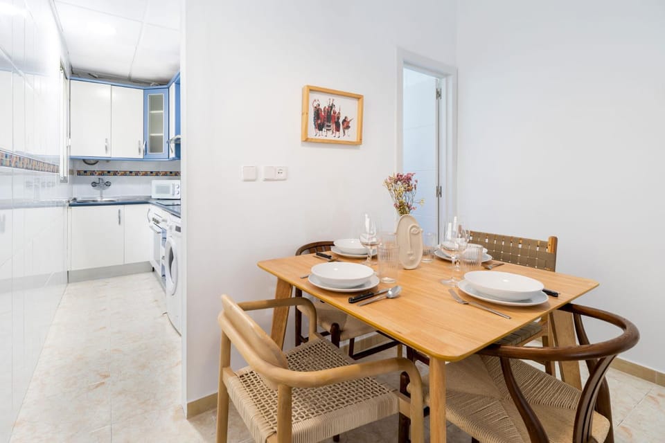 Kitchen or kitchenette, Dining area, kitchen
