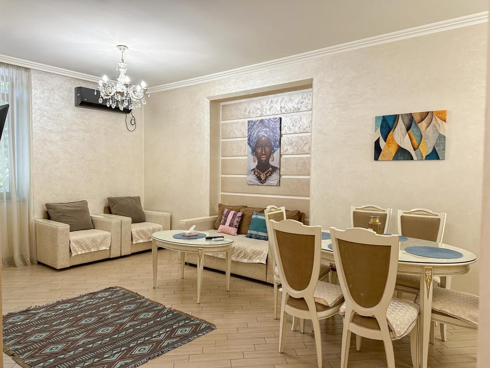 Living room, Seating area, Dining area