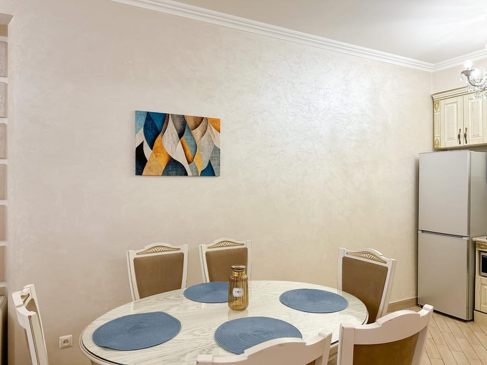 Kitchen or kitchenette, Living room, Dining area