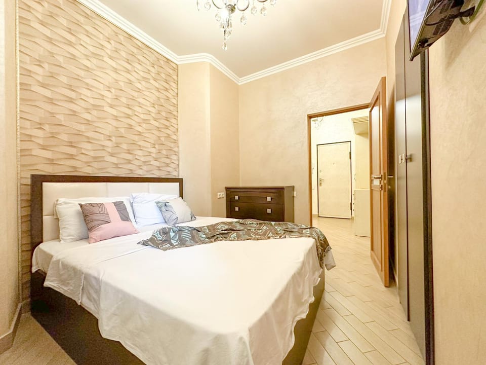 Bed, TV and multimedia, Bedroom, wardrobe