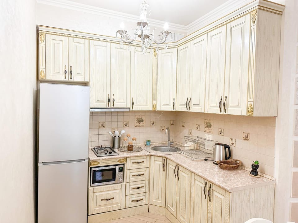 Coffee/tea facilities, Kitchen or kitchenette, minibar, stove