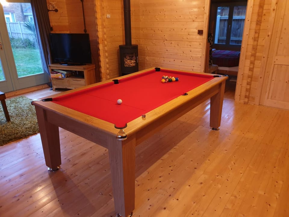 Caban Cwtch - Log fire, pool table, hot tub cinema Chalet in Margate