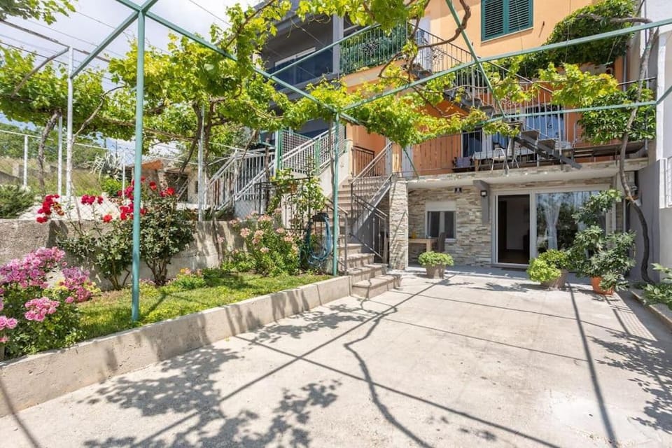 Apartman Pepa Split (Žrnovnica) Apartment in Šibenik-Knin County, Croatia