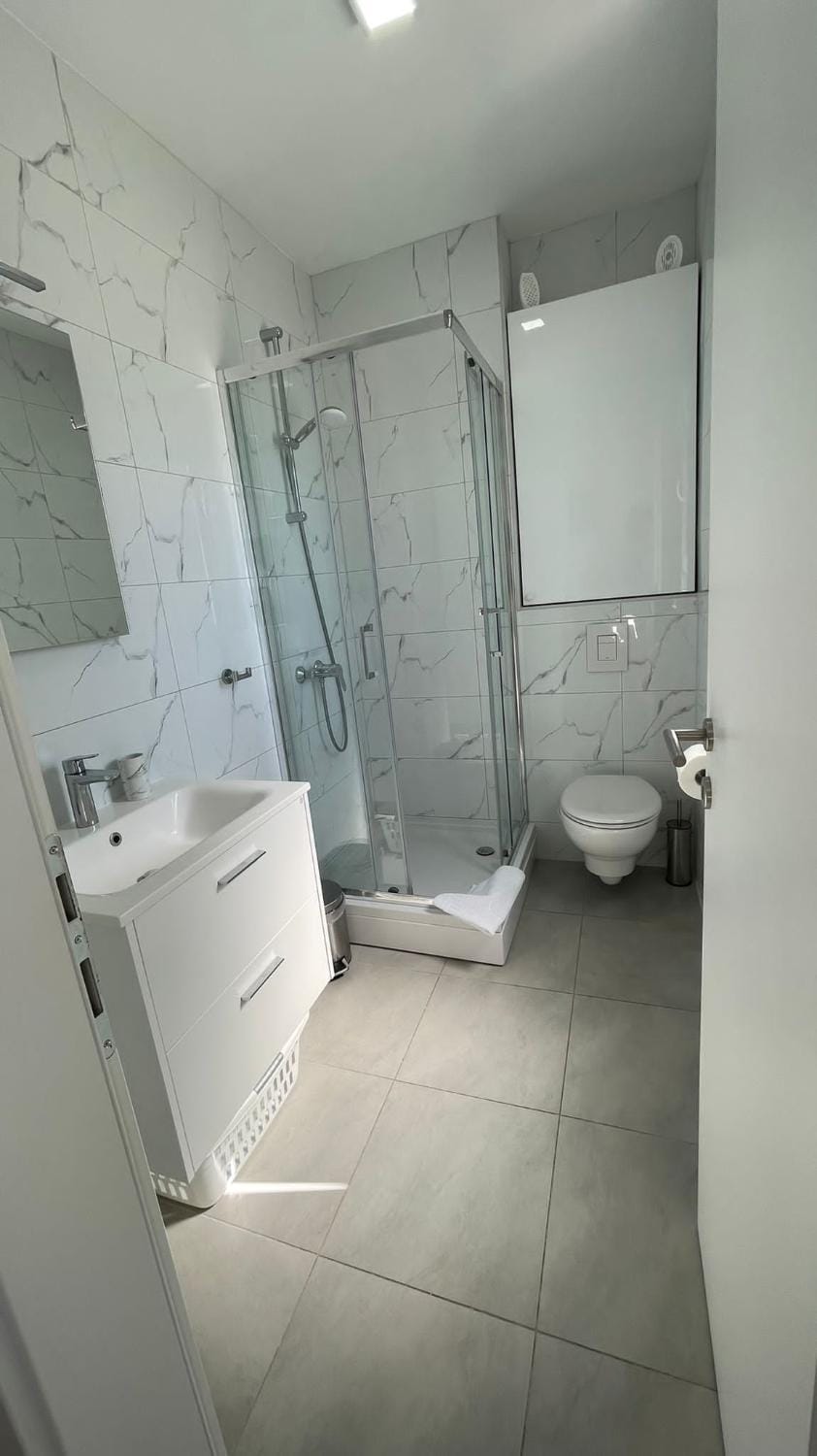 Shower, Bathroom, towels