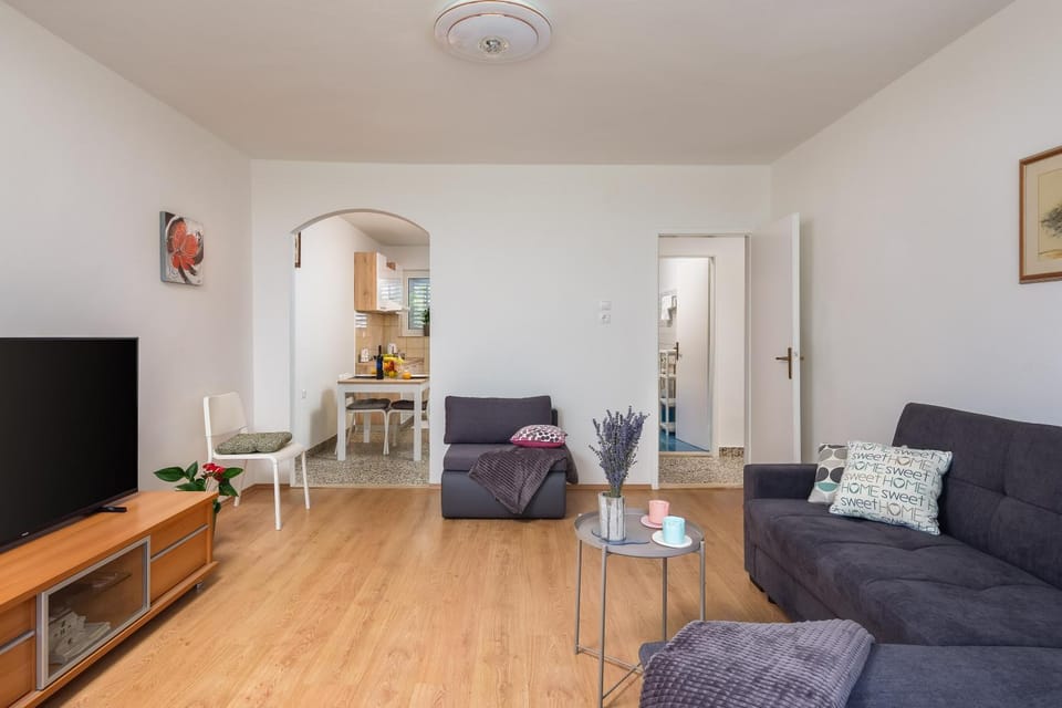 TV and multimedia, Living room, air conditioner