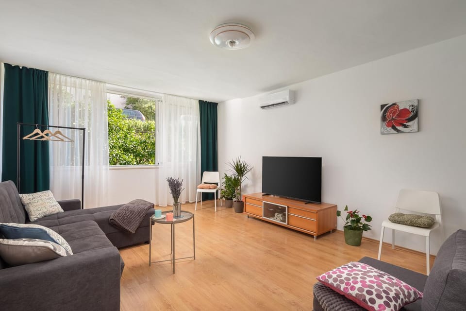 TV and multimedia, Living room, locker, air conditioner