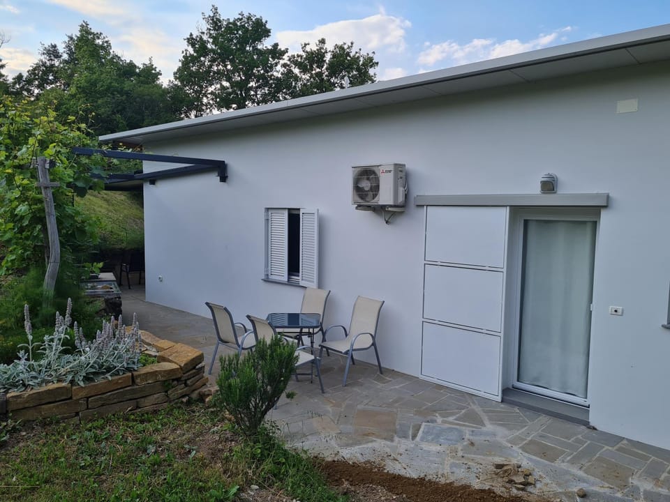 Property building, Patio, Day, Garden